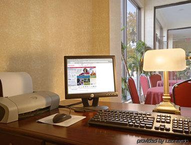 Ramada By Wyndham Flemington Hotel Facilități foto