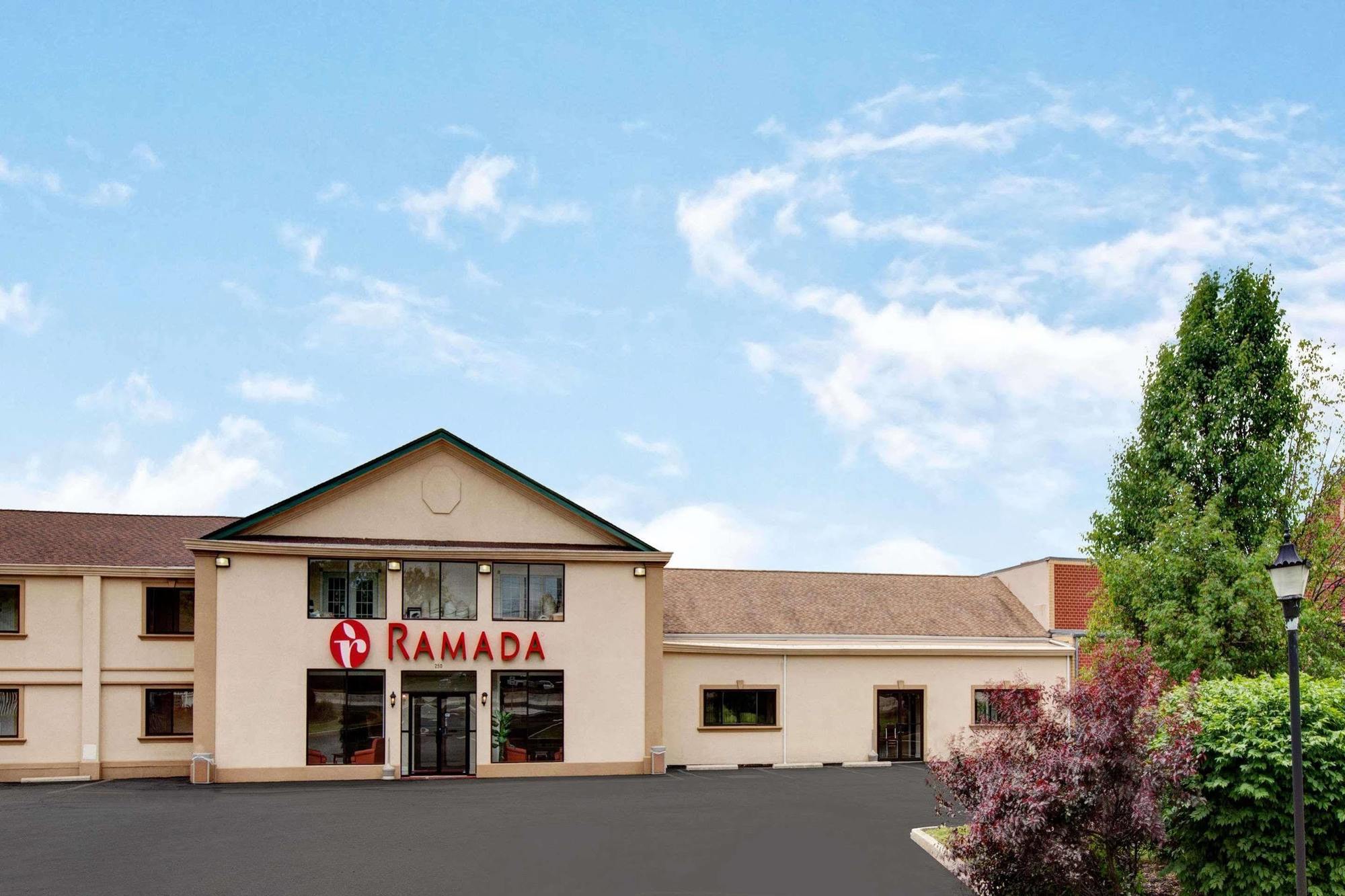Ramada By Wyndham Flemington Hotel Exterior foto